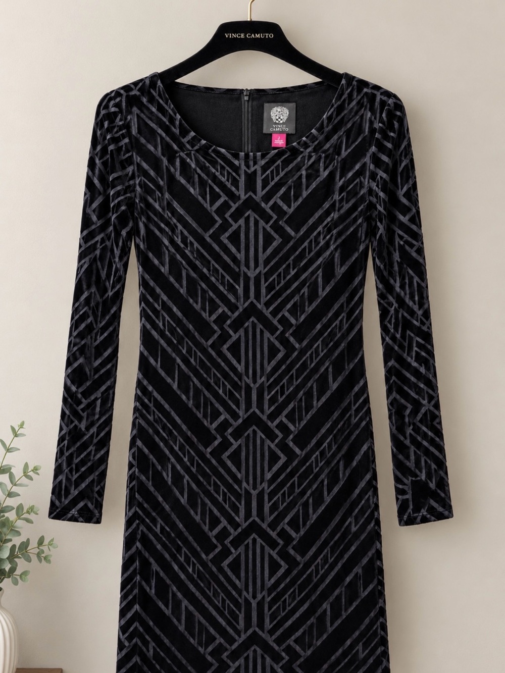 Vince Camuto Black Geometric Velvet Long Sleeve Shift Dress
